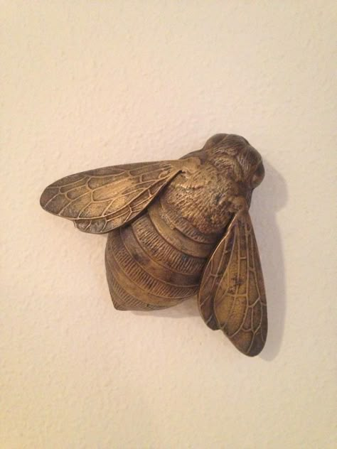 Wood Jewelery, Soap Carving, Bee Wall, Dremel Wood Carving, Vintage Bee, Wood Carving Designs, Fairytale Illustration, Fairy Garden Houses, Wood Carving Patterns