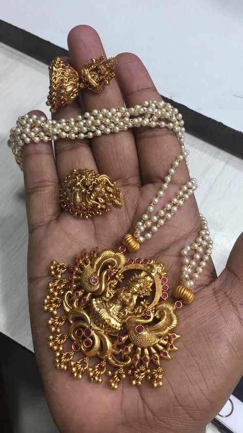 Gold Temple Jewelry Necklace, Indian Bridal Jewelry Sets Gold Temple Jewellery, Temple Jwellary, Lockets Gold Indian, Temple Rings, Temple Jewellery Earrings, Wedding Jewelry Sets Bridal Jewellery, Temple Jewelry Necklace, Gold Temple Jewellery