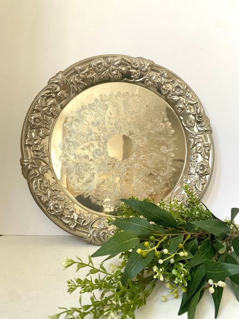 Holding Candle, Wooden Fruit Bowl, Silver Plated Trays, Metal Tray, Serving Drinks, Home Decor Vintage, Round Tray, Metal Trays, Vanity Tray