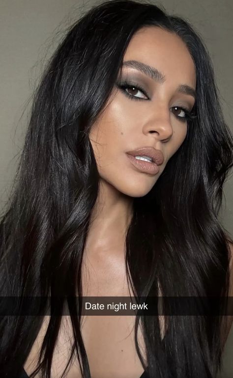 Mob Wife Makeup, Grey Makeup, Show Makeup, Instagram Cool, Chic Makeup, Shay Mitchell, Kiss Makeup, Festival Looks, Prom Makeup