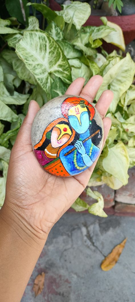 Acrylic stone painting 🎨 Radha Krishna Stone Art, Krishna Stone Painting, Maa Drawing, Beer Bottle Art, Sketch Images, Durga Painting, Pencil Sketch Images, Inspiration Painting, Small Canvas Paintings