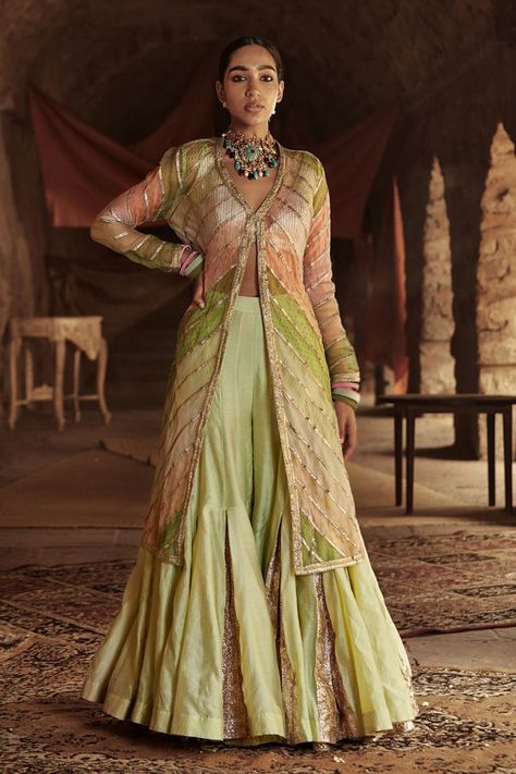 Different types of sharara suits for women – G3+ Fashion Sharara Jacket, Green Sharara, Sharara Designs, Sharara Pants, Muslim Brides, Sharara Suit, Printed Jacket, Straight Jacket, Sharara Set