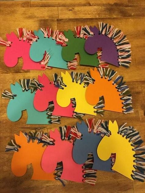 Shabby Chic Easter, Horse Party, Horse Birthday, Horse Crafts, Crazy Hair Day, Ideas For Easter Decorations, Animal Crafts For Kids, Ideas For Easter, Easter Centerpieces