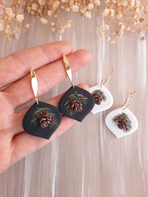 Winter Clay Earrings, Holiday Clay Earrings, Winter Polymer Clay Earrings, Polymer Clay Christmas Earrings, Christmas Polymer Clay Earrings, Christmas Clay Earrings, Pine Cone Jewelry, Polymer Clay Kunst, Clay Fairy