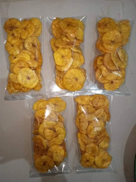 Homemade Plantain Chips, How To Make Plantain Chips, Haitian Snacks, Potato Chips Homemade, Popcorn Recipes Sweet, Bake Sale Flyer, Direct Painting, Amazing Food Platters, Plantain Recipes