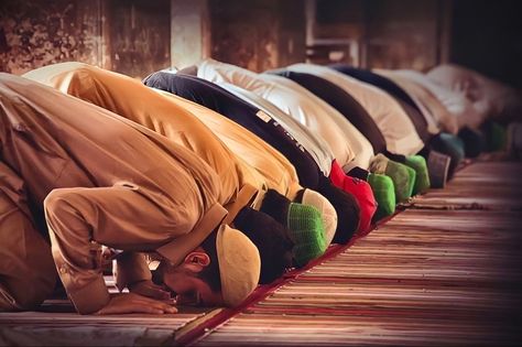 Namaz Sajda Pics, Thumbnails Youtube Background, Importance Of Prayer, Muslim Images, Islamic Cartoon, Muslim Pictures, Muslim Prayer, Love In Islam, Islam Religion