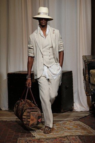 See the complete Joseph Abboud Spring 2017 Menswear collection. Mens Casual Suits, Boho Grunge, Menswear Fashion Show, Joseph Abboud, Mens Fashion Classy, Men Style Tips, Summer Suits, Menswear Fashion, Well Dressed Men