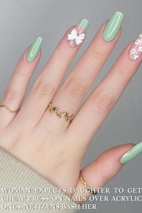 Green And White Nail Art Designs, Acrylic Nail Designs Light Green, Green White Nails Art Designs, Light Green Nails With Design, White And Light Green Nails, Green And White Nails Ideas, Sage Green Coffin Nails, Green Bow Nails, Light Green Nails With Flowers