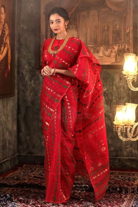 Red Jamdani Saree Look, Jamdani Saree Look, Jamdani Saree Bangladeshi, Red Jamdani Saree, Reception Couple, Red Saree Blouse, 2023 Journal, Classy Saree, Formal Saree