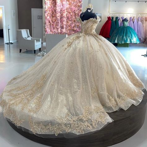 ANGELSBRIDEP Glittering Quinceanera Dresses Vestidos De Años Ivory Champagne Lace Princess Dress Luxury Ball Gowns, Champagne Quinceanera Dresses, Princess Sweet 16, Burgundy Tuxedo, Quinceanera Themes Dresses, Dresses Burgundy, Quinceñera Dresses, Quinceanera Themes, Pretty Quinceanera Dresses