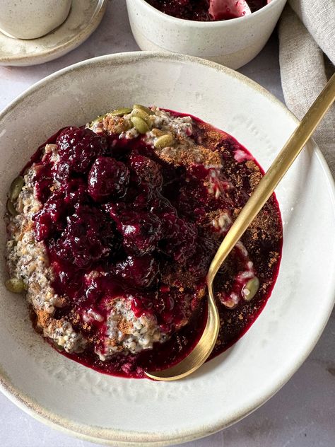 Crunchy Seed Porridge with Blackberry Compote - Dr. Mark Hyman Mark Hyman Recipes, Seed Porridge, Porridge Toppings, Dr Hyman, Cycling Food, Blackberry Compote, Bake Healthy, Dr Mark Hyman, Oatmeal Porridge