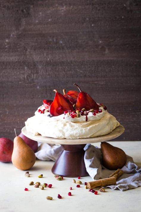 What Is Pavlova, Fall Winter Desserts, Fantastic Dessert, Pomegranate Dessert, Baked Meringue, Pavlova Recipe, Winter Desserts, Fall Flavors, Meringue Pie