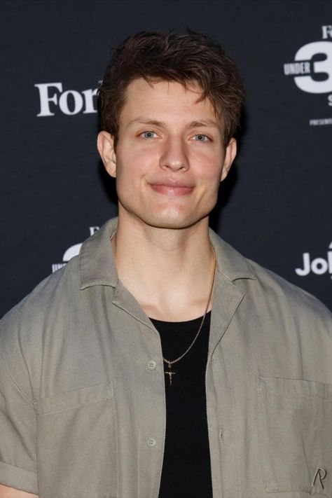 Comedian Matt Rife talks about his journey from small comedy clubs to performing with comedy legend Dave Chappelle. Comedian Matt Rife, Matt Rife Picture 2024, Matt Rife Wallpaper, Matt Riffe, Celebrity Crush Men, Comedian Videos, Matt Rife, Forbes 30 Under 30, Hot Male Celebrities