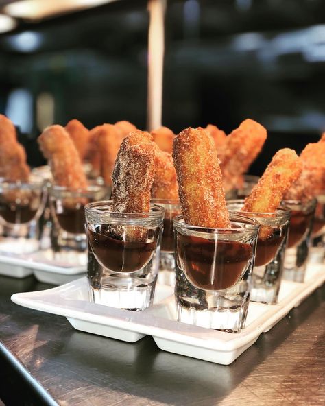 🚨NEW DESSERT ALERT🚨 Exclusive new item to our Gourmet Passed Desserts Upgrade, mini churros with a spiced chocolate dipping sauce! Our Gourmet Passed Desserts keeps the dancing going all party long as our staff white glove serves delicious mini sweet treats! YUM! Inquire today about this upgrade! 🤤🍦🍩🍪 Churro Dessert, Latin Desserts, Churros Con Chocolate, Mini Churros, Chocolate Dipping, Wedding Bakery, Park Chateau, Chocolate Dipping Sauce, Bar Stuff