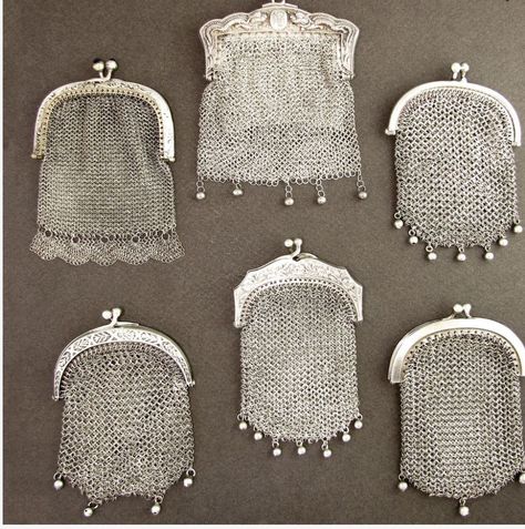 Nice collection of antique purses. Victorian Purses, Moda Hippie, Vintage Evening Bags, Silver Bags, Metallic Purse, Chain Maille, Vintage Purses, Beaded Purses, Chatelaine