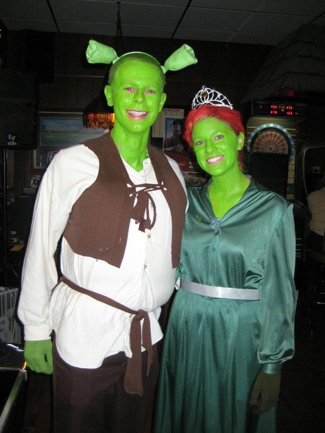 Halloween Costume Shrek and Fiona Fiona And Shrek, Shrek And Fiona, Shrek Costumes, Shrek Fiona, Shrek Costume, Halloween Idea, Diy Valentines Gifts, Shrek, Holiday Time