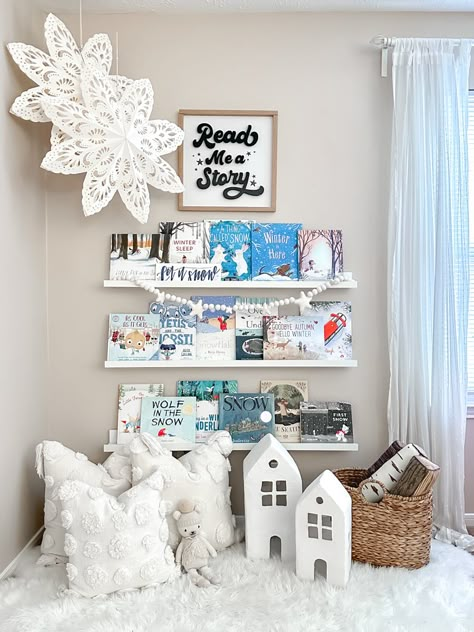 Playroom Bookshelves, Winter Books For Kids, Bookstagram Bookshelves, Holiday Bookshelves, Shelves Decor, Bookshelf Inspiration, Kids Shelves, Winter Books, Winter Inspiration