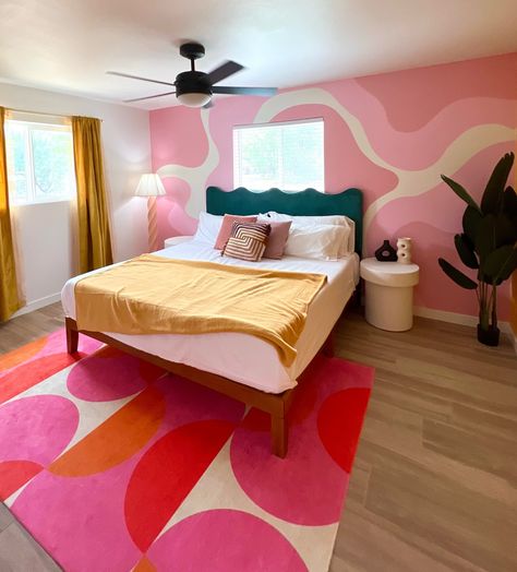 Graphic Bedroom Design, Room Funky Aesthetic, Hand Painted Bedroom Wall, Bedroom Painting Design, Diy Bedroom Mural Ideas, Colorful Apartment Aesthetic Bedroom, 60s Style Bedroom, Groovy Wall Paint, Fun Bedroom Paint Ideas