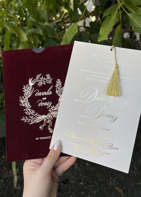 We are happy to be with you on this special day. 🌸 ♥️ Bask in opulence with our elegant burgundy velvet invitation, meticulously decorated with glittering gold accents!! Your invitation information and names are proudly displayed in a magnificent velvet envelope. The gilded monogram on the envelope adds a great look. As a finishing touch, delicate tassel details embellish the envelope, adding an element of luxury that sets the tone for an unforgettable affair. Your guests will be fascinated by this invitation... ♥️ You can customize this invitation model according to the type of event you want. It is possible to personalize for many activities such as wedding cards, birthday cards, baby showers. For this, it will be enough to contact us! ♥️ Please share your information with me via messag Undangan Pernikahan Elegant, Velvet Envelope, Velvet Invitation, Burgundy Invitations, Wedding Card Design Indian, Elegant Wedding Invitation Card, Invitation Text, Burgundy Velvet, Wedding Card Design