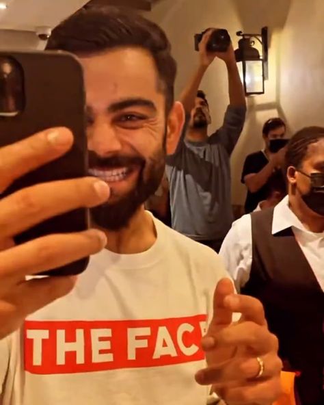 Virat Kohli Smile, Smile Pic, Virat Kohli Portrait Photography, Anushka Sharma And Virat, Virat Kohli And Anushka, Virat And Anushka, Virat Kohli Instagram, Virat Kohli Wallpapers, Bleed Blue