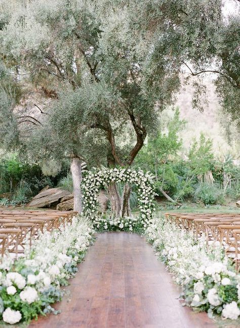 All white ceremony florals Garden Wedding California, Aisle Decorations, Secret Garden Wedding, Outdoor Wedding Photography, Fleurs Diy, California Garden, Couple Set, All White Wedding, Nest Design