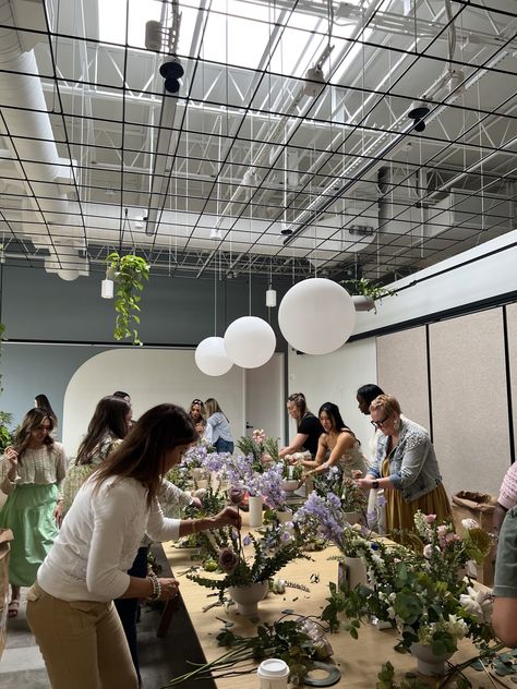 Flowers & Expertise: Mise en Fleur Atlanta Recap - Accent Decor Blog Flower Arrangement Workshop, Fleur East, Creative Floral Design, Floral Workshop, Flower Workshop, Wholesale Decor, Design Career, Floral Studio, Wholesale Flowers