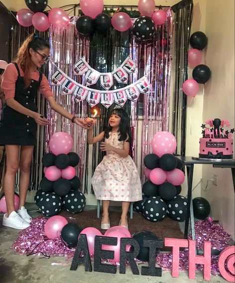 Kuromi Birthday Party Decorations Diy, Blackpink Party Theme, Black Pink Themed Birthday Party, Blackpink Themed Birthday Party, Blackpink Birthday Party Ideas, Black Pink Birthday Party Ideas, Blackpink Decoration, Blackpink Birthday, 21st Party