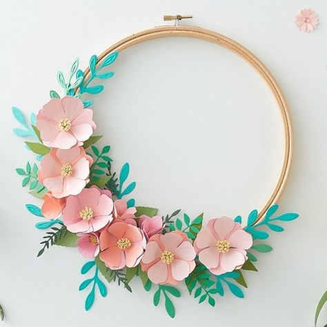 Paper Flowers Craft Easy, Paper Flowers For Kids, Paper Flower Wreaths, Easy Paper Flowers, Foliage Wreath, Flower Artists, Paper Wreath, Paper Flower Crafts, How To Make Paper Flowers