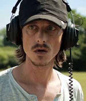 Mckenzie crook Mackenzie Crook, Comedy Actors, Metal Detecting, Metal Detector, New Star, Haircuts For Men, Make You Smile, Comedians, Bbc