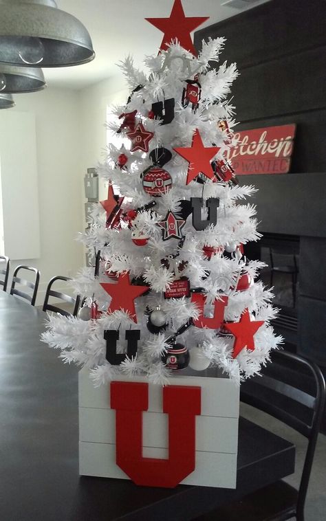 University of Utah Christmas Tree💓 Dorm Christmas Tree, Utah Christmas, Christmas Lights Tree, Christmas Vinyl Projects, Utah Football, Holiday Trees, Lights Ideas, Utah Utes, Christmas Vinyl