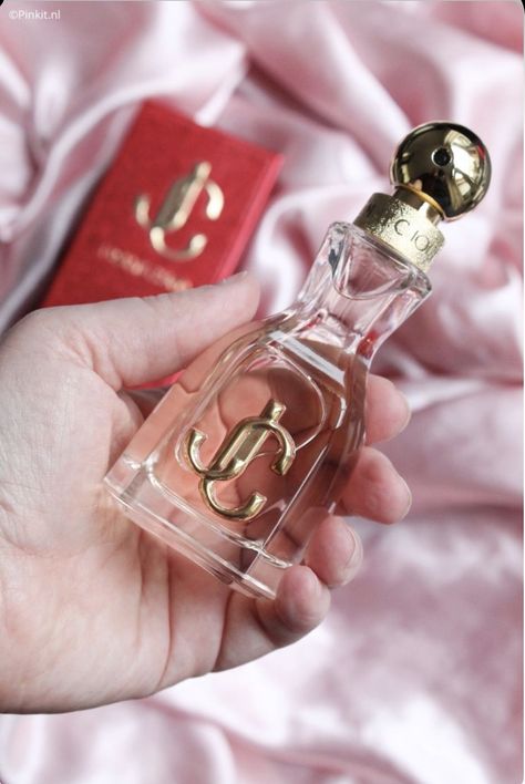 Jimmy Choo I Want Choo Perfume, I Want Choo Perfume, Jimmy Choo Illicit, Jimmy Choo I Want Choo, Jimmy Choo Perfume, Vintage Parfum, Pink Perfume, Perfume Body Spray, Perfume Collection Fragrance