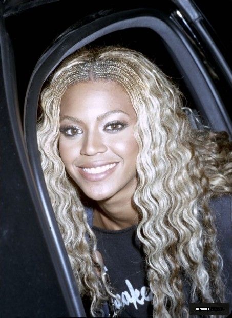 Beyonce Braids 90s, Beyonce Background, 2000s Beyonce, Beyonce Braids, Destiny Child, Tree Braids, Beyonce Knowles Carter, Blonde Braids, Beyoncé Giselle Knowles-carter