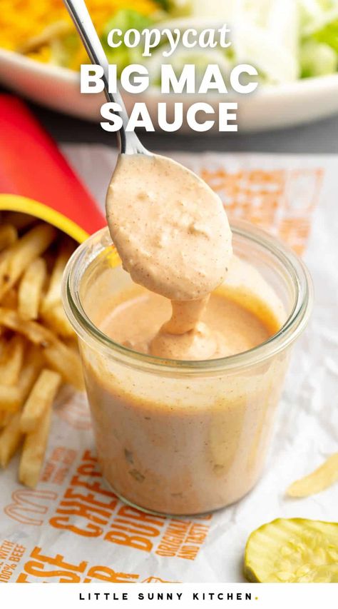 Mc Donalds Big Mac Sauce, International Sauces, Big Mac Sauce Recipe Copycat, Copycat Big Mac Sauce, Mcdonalds Big Mac, Copycat Big Mac, Stovetop Burgers, Special Sauce Recipe, Homemade Big Mac Sauce