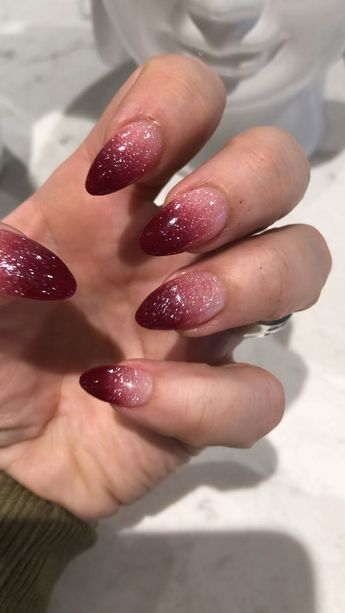 Wine Sparkle Nails, Burgundy Gradient Nails, Burgundy Ombré Nails, Burgundy Ombre Nails, Ruby Nails, Ny Nails, Gradation Nails, Red Ombre Nails, Pink Ombre Nails