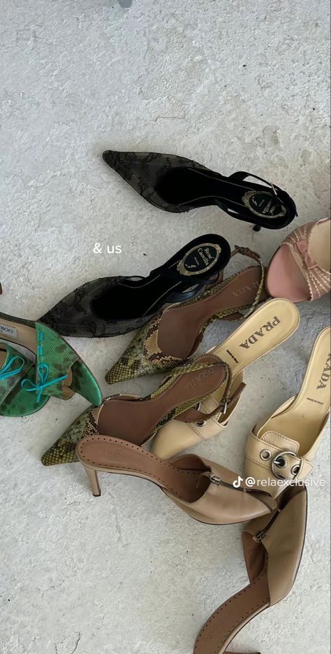 Heels 2023 Summer, Matilda Djerf Heels, Matilda Djerf Sandals, Heels Aesthetic Vintage, Matilda Djerf Shoes, Carrie Bradshaw Heels, Vintage Kitten Heels Aesthetic, Vintage Heels Aesthetic, Matilda Djerf Pointed Heels