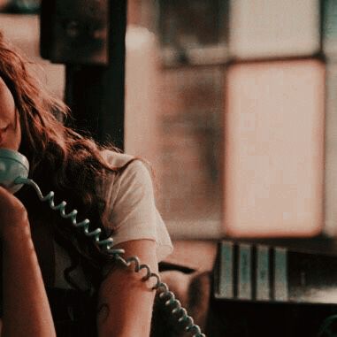 Faire Un Album Photo, Nancy Wheeler, Between Two Worlds, Allison Argent, Crystal Reed, You've Got Mail, Lily Evans, Stranger Things Aesthetic, On The Phone