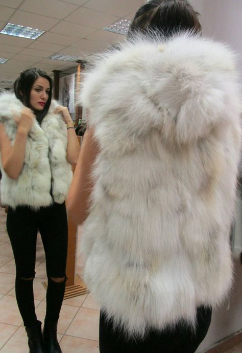 Girls Fur Coat, Fur Bolero, Modern Wear, Fox Fur Vest, Cape Scarf, Fur Hood Coat, Womens Hoodies, Coats Women, Short Vest