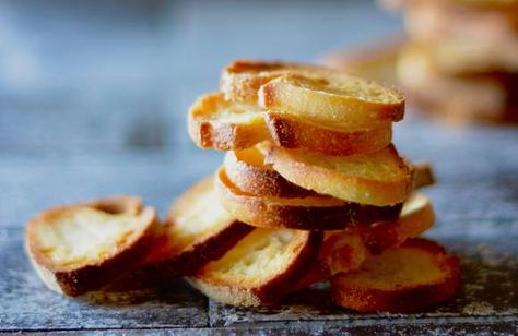 Maggie Beer's Melba Toasts Melba Toast Recipe, Cross Buns Recipe, Melba Toast, Hot Cross Buns Recipe, Garlic Bread Recipe, Sourdough Baking, Cracker Recipes, Bun Recipe, Delicious Bread