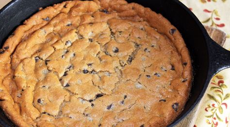 Cookie Cake From Store Bought Dough, Cookie In Skillet, Pillsbury Chocolate Chip Cookies, Store Bought Dough, Chocolate Chip Cookie Cake Recipe, Pillsbury Cookie Dough, Big Chocolate Chip Cookies, Chocolate Chip Skillet Cookie, Pillsbury Cookies