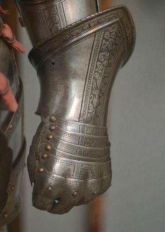 gauntlet XVI century, Italy. Gauntlet Aesthetic, Armour Aesthetic, Adventure Zone, Armor Plate, Princess Fashion, The Adventure Zone, Mark 2, Dimension 20, Knight Armor