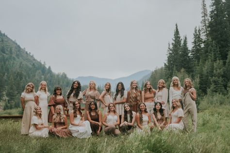 Large Group Photo Poses, Dance Team Individual Poses, Dance Team Group Photos, Dance Team Photos Individual, Drill Team Group Pictures Poses, Dance Group Photography Team Photos, Dance Team Photography, Large Group Photography, Dance Team Pictures