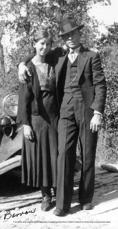 Bonnie And Clyde Photos, Clyde Barrow, Family Meetings, Wild West Outlaws, Famous Outlaws, Public Enemies, Youngest Sister, Real Gangster, Bonnie Parker