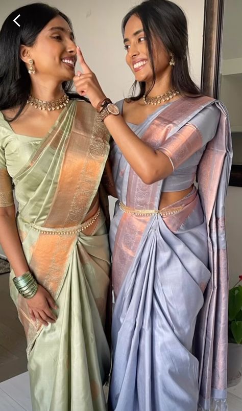 South Indian Bridesmaids Saree, Golden Saree With Contrast Blouse, South Indian Bridesmaids, Groom's Sister, India Outfits, Lengha Dress, Saree With Contrast Blouse, South Indian Wedding Saree, Golden Saree