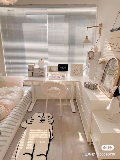 Small Desk Ideas Aesthetic, Christmas Cozy Home, Modern Sofa Design, Sofa Design Ideas, Dorm Room Decor Ideas, Small Bedroom Inspiration, Elegant Living Room Design, Living Room Themes, Dekorasi Kamar Tidur