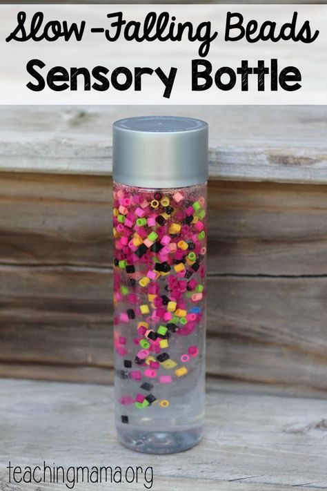 Sensory Bottles With Corn Syrup, Corn Syrup Sensory Bottle, Pom Pom Sensory Bottle, Sensory Center, Calming Bottle, Vetenskapliga Experiment, Diy Bottles, Coloring Crafts, Calm Down Bottle