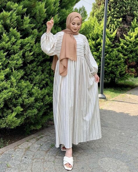 Ootd Lebaran, Women Outfit Ideas, Model Gamis, Hijab Designs, Modest Fashion Hijab, Muslim Outfits Casual, Muslim Fashion Hijab Outfits, Hijabi Fashion Casual, Fashion Top Outfits