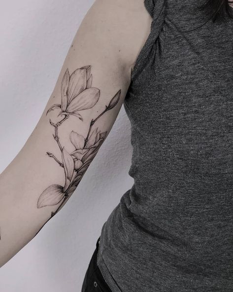 Selva on Instagram: “Magnolia. Thank you, Paula! Done at @mommyimsorry . . . . . . . .…” Magnolia Branch Tattoo, Magnolia Branch, Branch Tattoo, Special Tattoos, Pretty Things, Geometric Tattoo, Flower Tattoo, Magnolia, Tatting