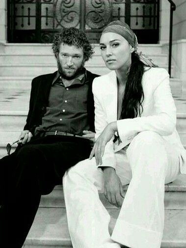 Vincent Cassel Monica Bellucci, Stone Forest, Vintage Photography Women, Vincent Cassel, Italian Actress, Monica Bellucci, Couple Shoot, Vintage Glamour, Photography Women