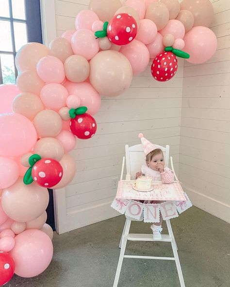 Strawberry birthday balloons First Birthday Balloon Arch, Strawberry Balloons, Birthday Balloon Arch, First Birthday Balloons, Berry First Birthday, Strawberry Birthday, Custom Party, Balloon Arch, 1st Bday