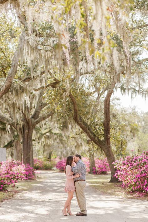 Savannah Engagement Photos, Charleston Engagement Photos, Savannah Georgia Wedding, Couple Engagement Pictures, Anniversary Photoshoot, Bride Portrait, Engagement Poses, Engagement Style, Georgia Wedding